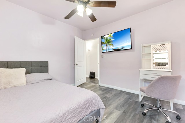 6507 Gentry Avenue, North Hollywood CA: https://media.crmls.org/medias/8b4a91be-a62c-4650-adb3-e08a109cfc57.jpg