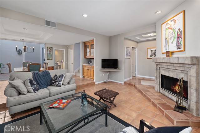Detail Gallery Image 5 of 25 For 5715 Etiwanda Ave #4,  Tarzana,  CA 91356 - 3 Beds | 3 Baths