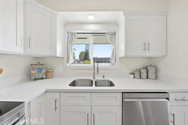Detail Gallery Image 8 of 29 For 23005 Nadine Cir #B,  Torrance,  CA 90505 - 2 Beds | 1/1 Baths