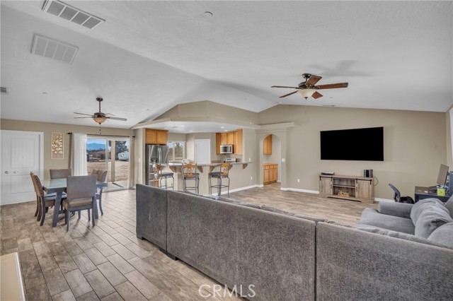 18177 Cherry St, Hesperia CA: https://media.crmls.org/medias/8b4b83fc-e76a-4b4c-bdd9-f56931c8f75d.jpg