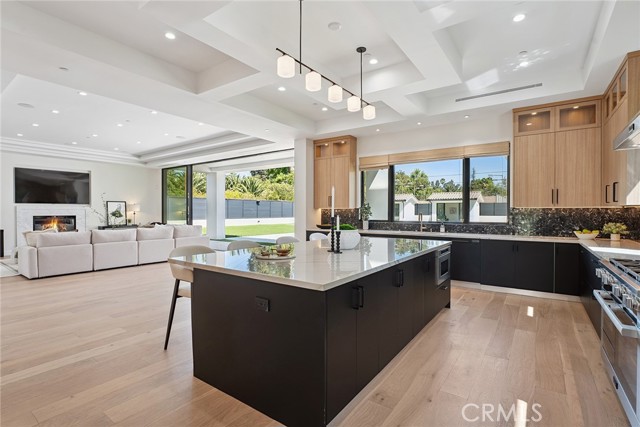Detail Gallery Image 19 of 74 For 13807 Magnolia Bld, Sherman Oaks,  CA 91423 - 5 Beds | 4/1 Baths