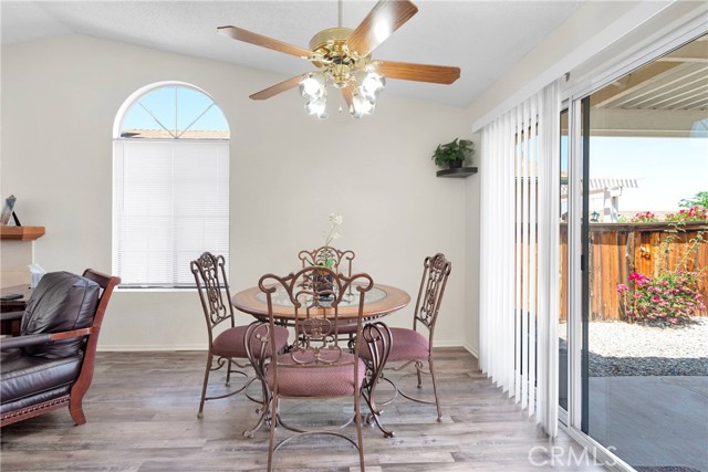 Detail Gallery Image 8 of 33 For 12439 Glennaire Pl, Victorville,  CA 92395 - 2 Beds | 2 Baths