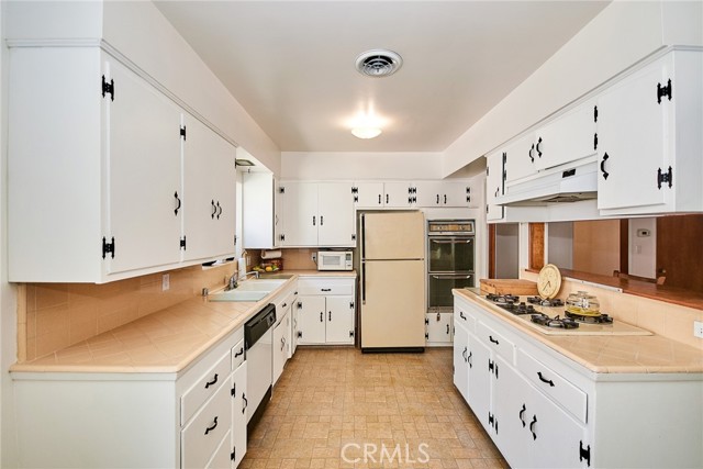 Image 10 of 30 For 30 North Vega Street