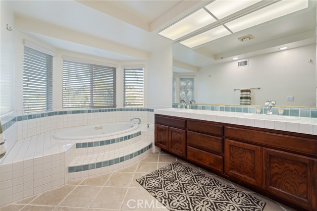 11648 Mariposa Bay Lane, Porter Ranch CA: https://media.crmls.org/medias/8b4ddbed-dc51-49fb-906b-3bb618b94067.jpg