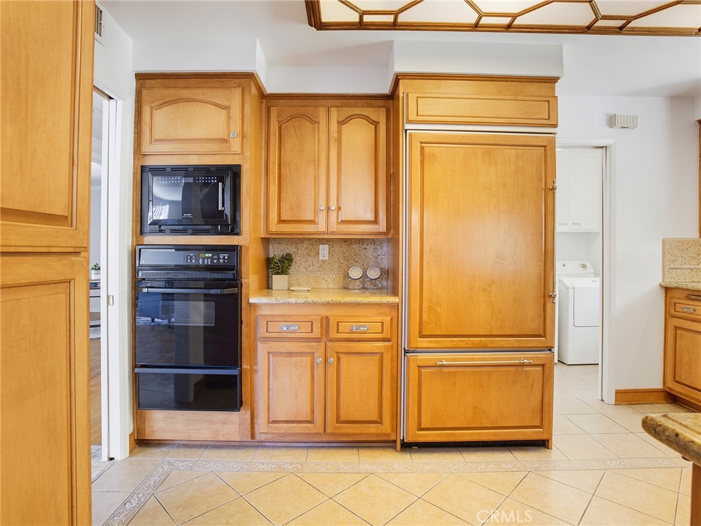 https://media.crmls.org/medias/8b4e2a1f-aef0-4f38-b1e8-21964a82f577.jpg?preset=X-Large