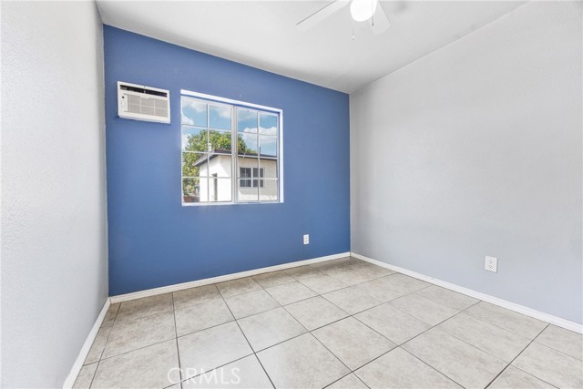 5304 Carmelita Avenue, Maywood CA: https://media.crmls.org/medias/8b4e8010-b335-4b57-82ed-3288c0ef6855.jpg