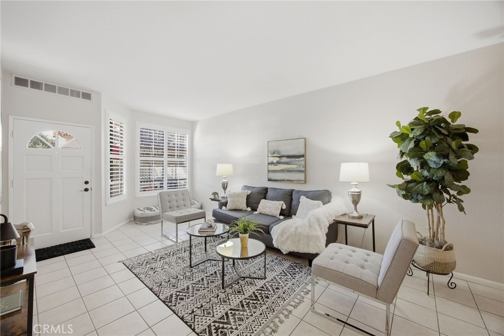 MLS #OC25256056 image #6