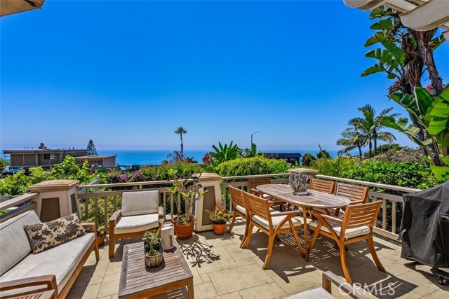 Detail Gallery Image 4 of 41 For 32002 Coast Hwy, Laguna Beach,  CA 92651 - 3 Beds | 3/1 Baths