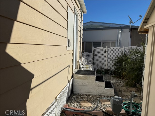 Detail Gallery Image 2 of 5 For 332 N Lyon, Hemet,  CA 92543 - 2 Beds | 2 Baths