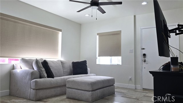 Detail Gallery Image 11 of 29 For 6704 Rhea Ave, Reseda,  CA 91335 - 3 Beds | 2 Baths