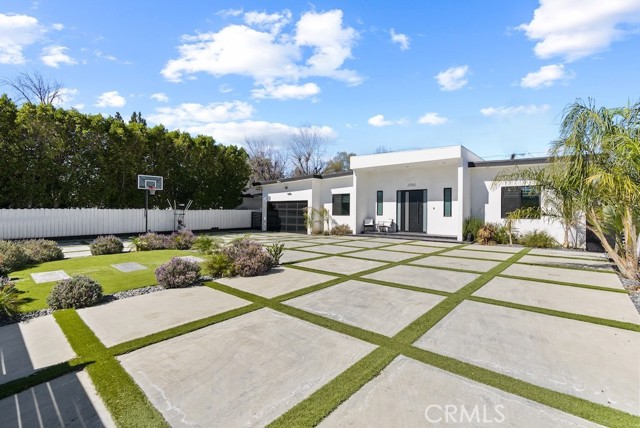 23143 Leonora Drive, Woodland Hills CA: https://media.crmls.org/medias/8b50addc-aa7a-4419-8731-5a5d8fb62a74.jpg