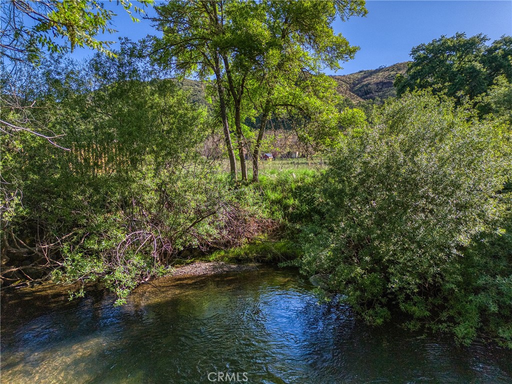 https://media.crmls.org/medias/8b516032-b260-48e9-8324-0a539a7f50c7.jpg?preset=X-Large