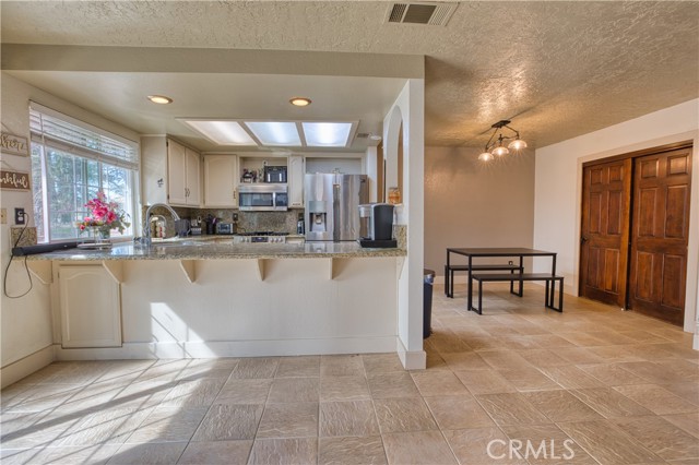 Detail Gallery Image 13 of 44 For 8323 Peach Ave, Hesperia,  CA 92345 - 4 Beds | 2/1 Baths