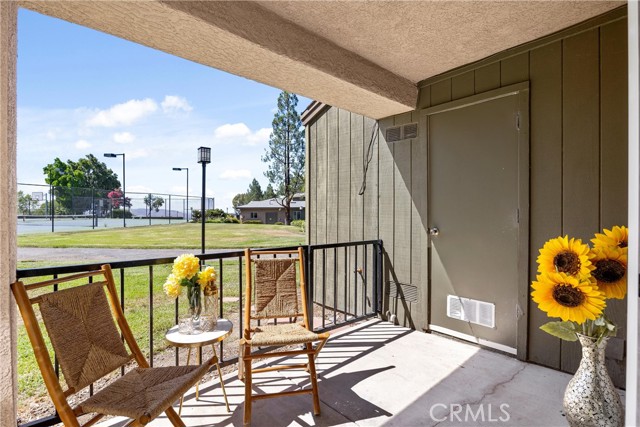 Detail Gallery Image 4 of 31 For 2592 Avenida Del Vista #H101,  Corona,  CA 92882 - 2 Beds | 2 Baths