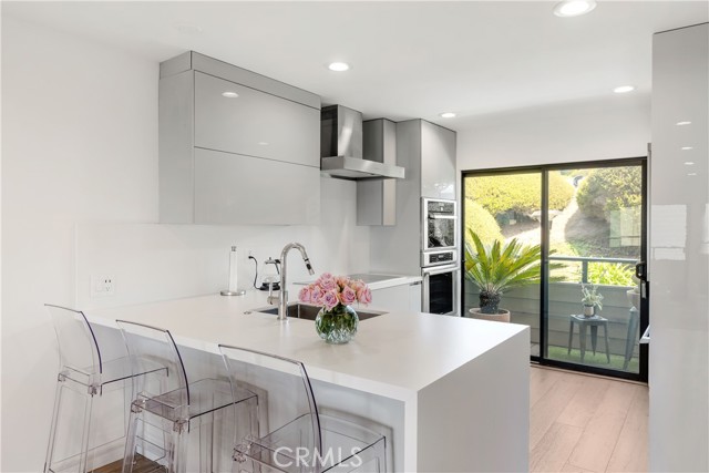 Detail Gallery Image 9 of 32 For 439 Camino De Las Colinas, Redondo Beach,  CA 90277 - 3 Beds | 2/1 Baths