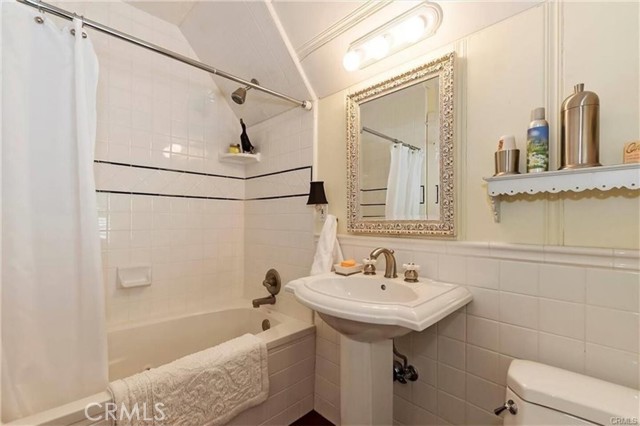 855 Lake Drive, Lake Arrowhead CA: https://media.crmls.org/medias/8b5342c5-f4fb-42f3-bece-3fe8a5d62cfd.jpg