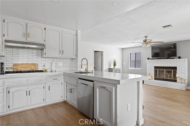 7209 Copper Creek Way, Bakersfield CA: https://media.crmls.org/medias/8b536f99-2202-4306-a47e-d7a15185a633.jpg