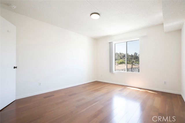 Detail Gallery Image 16 of 20 For 1422 Rock Glen #210,  Glendale,  CA 91205 - 2 Beds | 1 Baths