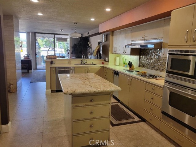 Detail Gallery Image 12 of 24 For 208 Kavenish Dr, Rancho Mirage,  CA 92270 - 3 Beds | 3 Baths