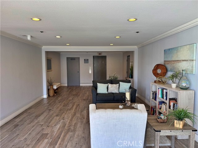 Detail Gallery Image 15 of 24 For 230 S Catalina Ave #107,  Redondo Beach,  CA 90277 - 2 Beds | 2 Baths