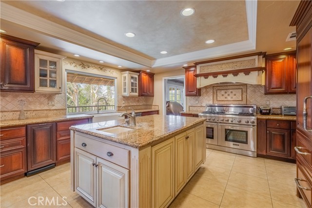 Detail Gallery Image 17 of 58 For 2899 N Monte Verde Dr, Covina,  CA 91724 - 5 Beds | 5 Baths