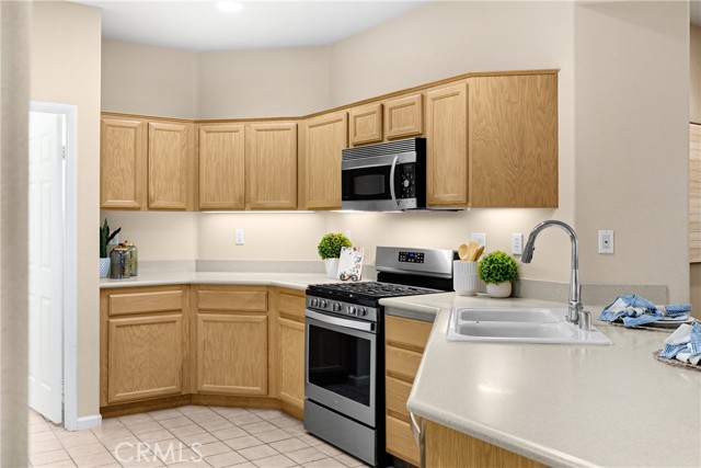 9112 Deergrass Street, Corona CA: https://media.crmls.org/medias/8b55e197-319f-43d8-a5f6-4954d512b33e.jpg