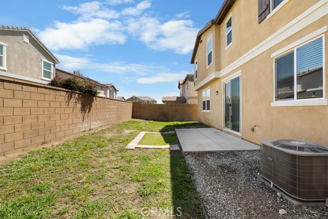 5585 Bella Way, Fontana CA: https://media.crmls.org/medias/8b55f681-32ef-4ec7-ac4a-801d3dd81008.jpg