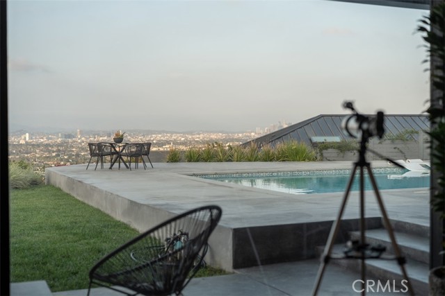 4139 S Cloverdale Avenue, Los Angeles CA: https://media.crmls.org/medias/8b561447-3391-4b54-afaa-3d7b26117e34.jpg