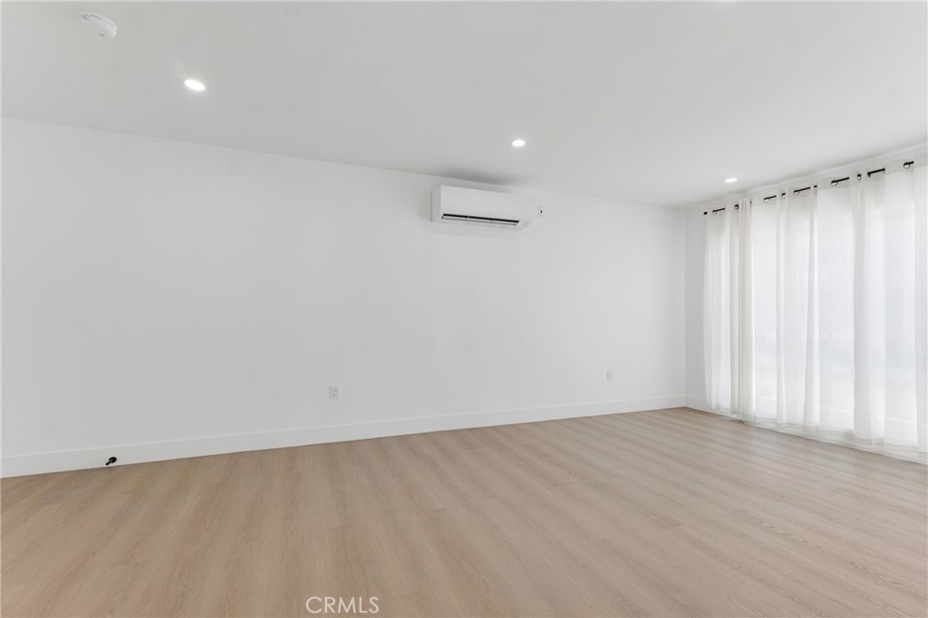 https://media.crmls.org/medias/8b563c05-9fc4-4029-9160-4df1ffabbd7a.jpg?preset=X-Large
