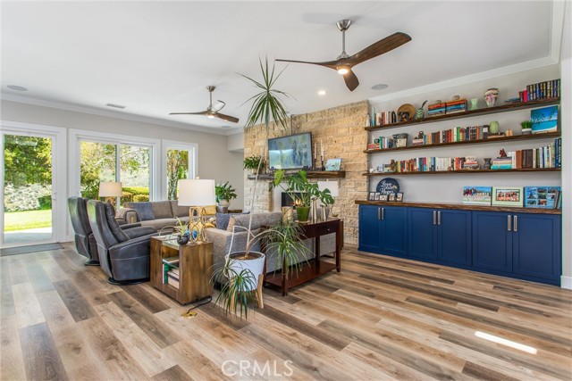 13046 Oak Crest Drive, Yucaipa CA: https://media.crmls.org/medias/8b570c9a-e022-40ab-9083-196c139e986f.jpg
