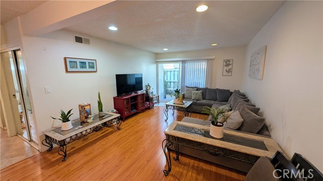 18620 Hatteras, Tarzana CA: https://media.crmls.org/medias/8b575169-700e-4c25-a752-2e4852172a93.jpg
