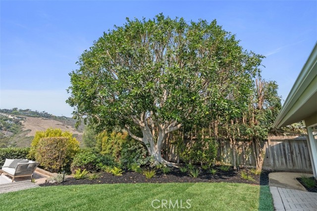 1056 Madison Place, Laguna Beach CA: https://media.crmls.org/medias/8b57d2c3-970d-4541-886b-2d97a302f0b5.jpg