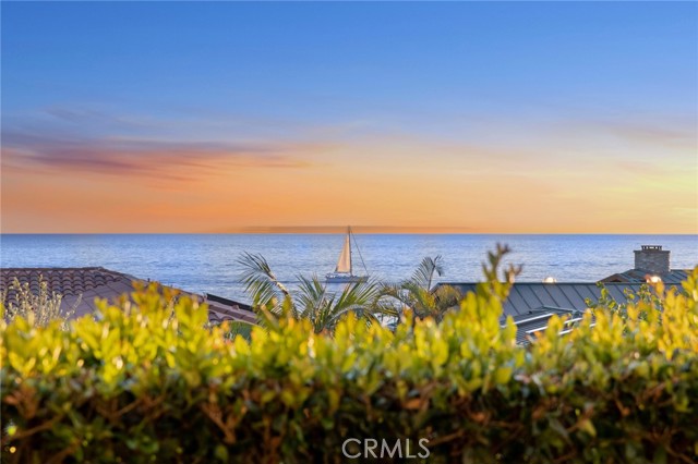 4519 Camden Drive, Corona del Mar CA: https://media.crmls.org/medias/8b585e15-e63b-4fd5-8c67-44fb48eae4f4.jpg