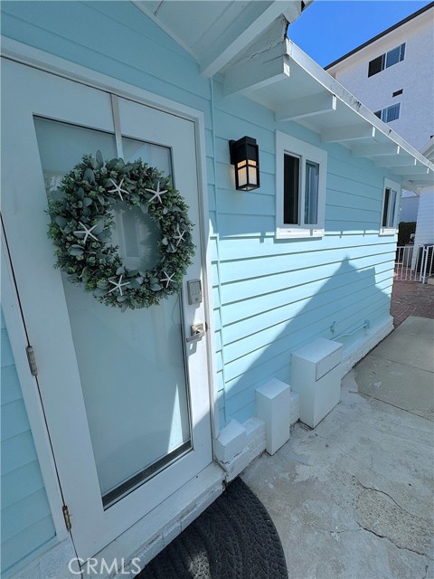 726 1/2 Esplanade, Redondo Beach CA: https://media.crmls.org/medias/8b58d3ea-3d97-4c2b-8e03-82839f6fc9aa.jpg