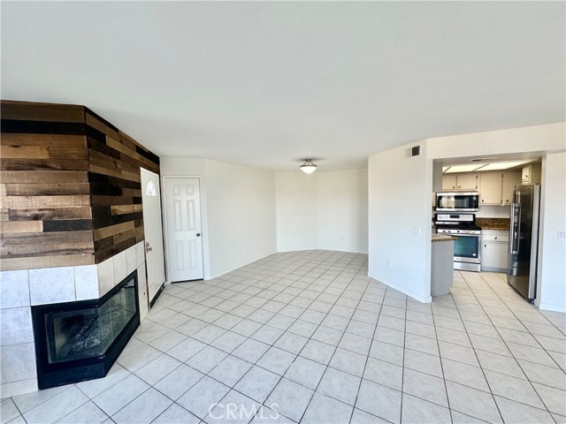8065 E Sandstone Drive, Anaheim Hills CA: https://media.crmls.org/medias/8b58e0bc-69a6-4ba8-a459-6a14dfa45965.jpg