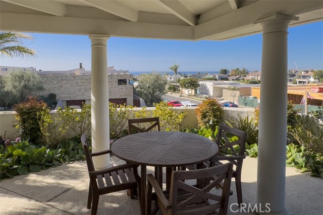 Detail Gallery Image 4 of 31 For 4501 Roxbury Rd, Corona Del Mar,  CA 92625 - 3 Beds | 3/1 Baths