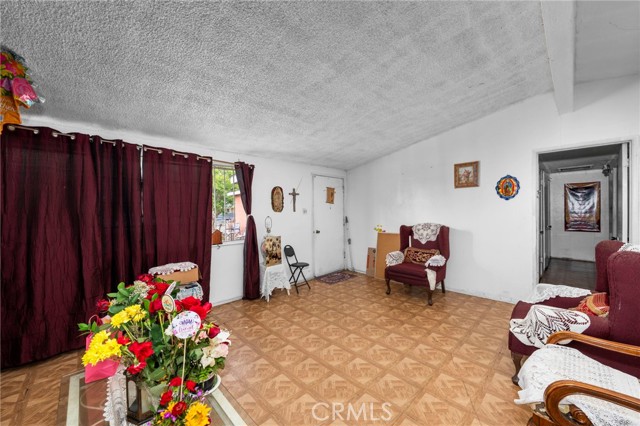 Detail Gallery Image 9 of 41 For 526 Nottingham Ave, Santa Ana,  CA 92703 - 4 Beds | 2 Baths
