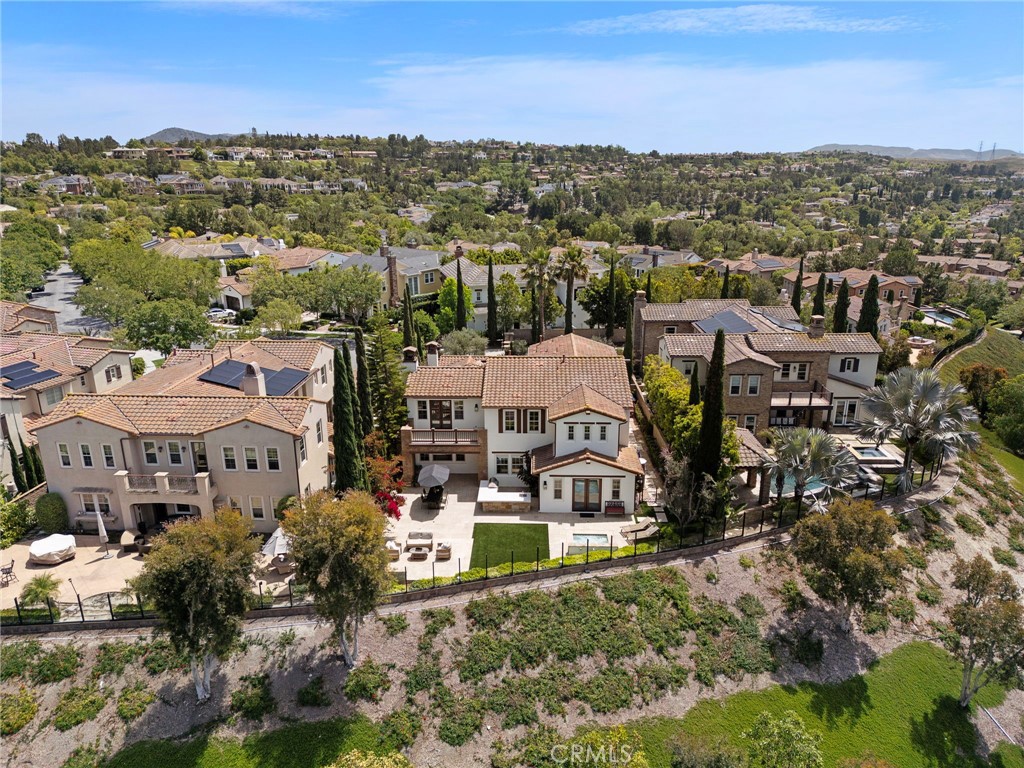 https://media.crmls.org/medias/8b5a6740-3661-490e-b7ab-4561503dde33.jpg?preset=X-Large