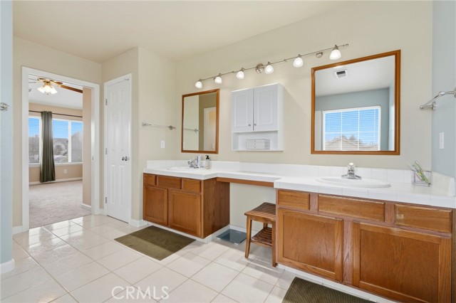 Detail Gallery Image 40 of 56 For 903 W Sandstone Ct, Hanford,  CA 93230 - 4 Beds | 3 Baths