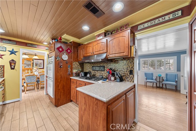 2033 E Duell Street, Glendora CA: https://media.crmls.org/medias/8b5a9c8a-97a3-4ea2-90e4-dd1ce7acf4f9.jpg