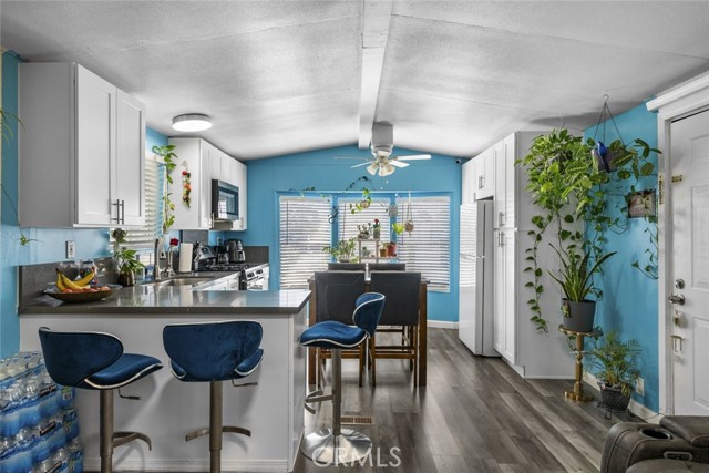 2017 Windharp Drive, Rosamond CA: https://media.crmls.org/medias/8b5b3ee1-71a3-4f7b-8331-4dc9e73fbf88.jpg
