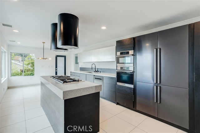 11354 Sunshine Terrace, Studio City CA: https://media.crmls.org/medias/8b5b5b19-d013-4fd9-96cd-ef455a3541d2.jpg