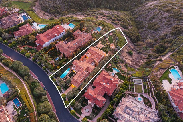 5 Pelican Vista Drive, Newport Coast CA: https://media.crmls.org/medias/8b5bf545-8991-4ba4-a440-1d73bb1f7c0f.jpg