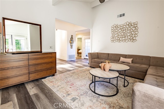 25065 Sunset W Place, Laguna Hills CA: https://media.crmls.org/medias/8b5c7fc9-3163-4fd6-986d-a1084af5e89d.jpg