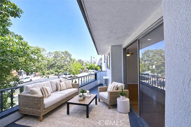 Detail Gallery Image 4 of 28 For 1436 S Bedford St #3,  Los Angeles,  CA 90035 - 2 Beds | 2 Baths