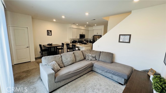 Detail Gallery Image 4 of 23 For 1376 Chervil Way, Upland,  CA 91786 - 2 Beds | 2/1 Baths