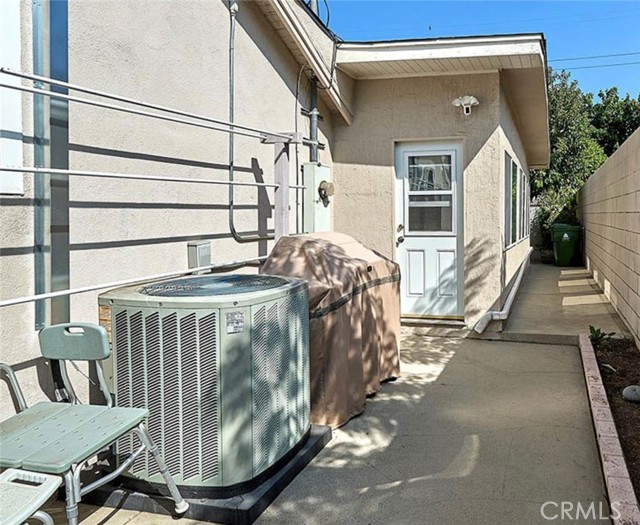 Detail Gallery Image 10 of 31 For 15945 Gledhill St, North Hills,  CA 91343 - 4 Beds | 2/1 Baths