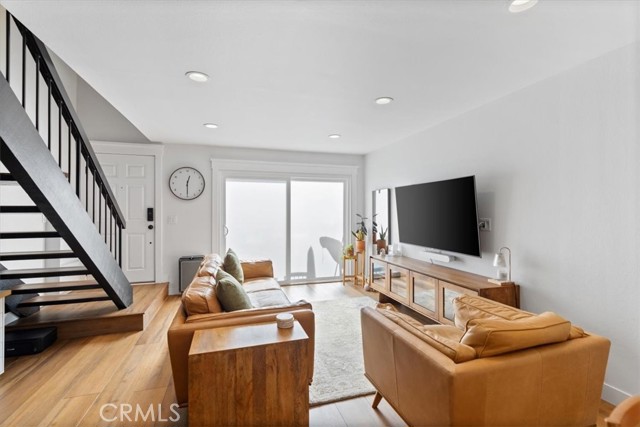 16873 Donwest, Tustin CA: https://media.crmls.org/medias/8b606d24-3d9e-41dd-9d1d-073de7bc589b.jpg