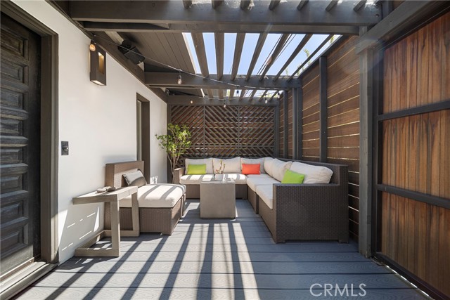2522 Zorada Drive, Los Angeles CA: https://media.crmls.org/medias/8b607b84-0bf6-4309-9975-3ba727943b22.jpg