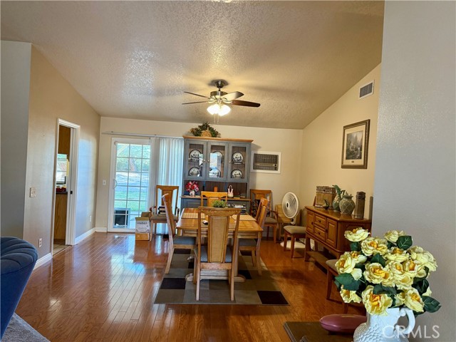 Detail Gallery Image 5 of 25 For 14372 Woodland Dr, Victorville,  CA 92395 - 3 Beds | 2 Baths